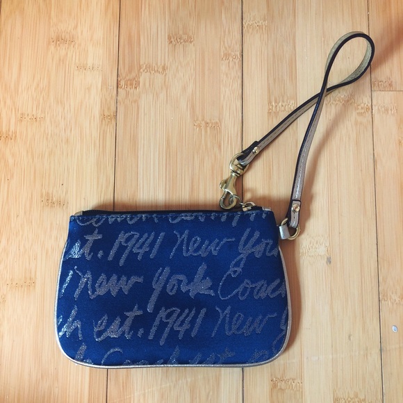 Coach Wristlet wallet - Picture 2 of 3